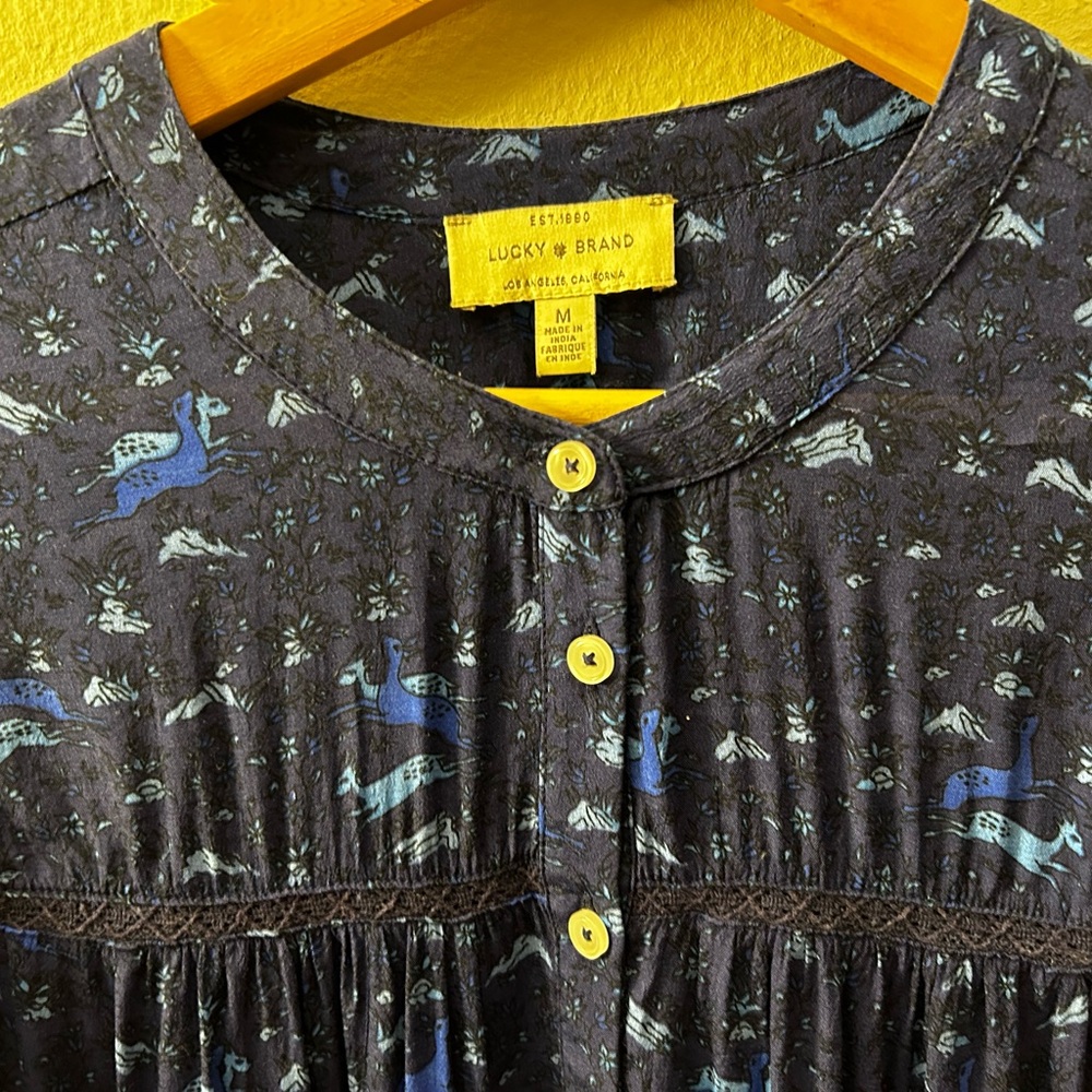Lucky Brand Medium Soft Lightweight Patterned Swingy Blouse - Picture 3 of 4
